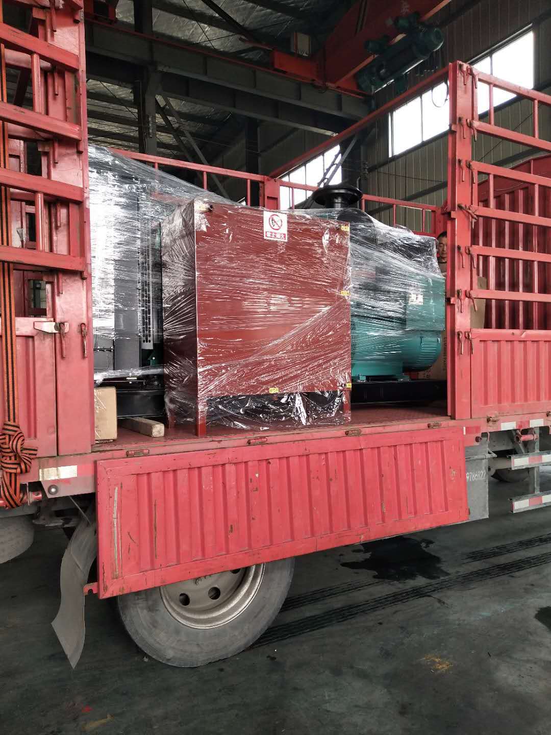 300KW重庆康明斯柴油发电机组调试合格发往昆山