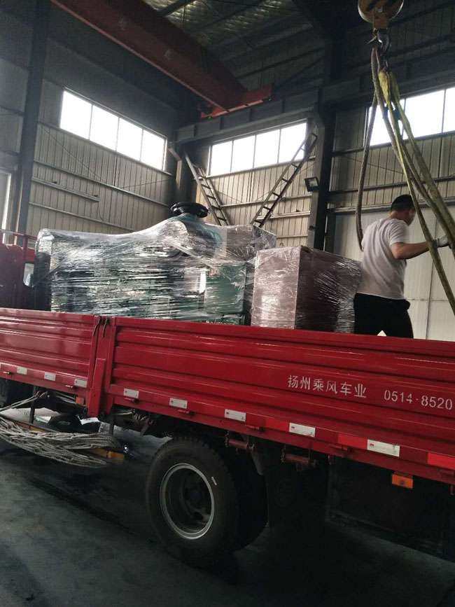 250KW重庆康明斯柴油发电机组调试合格发往湖南