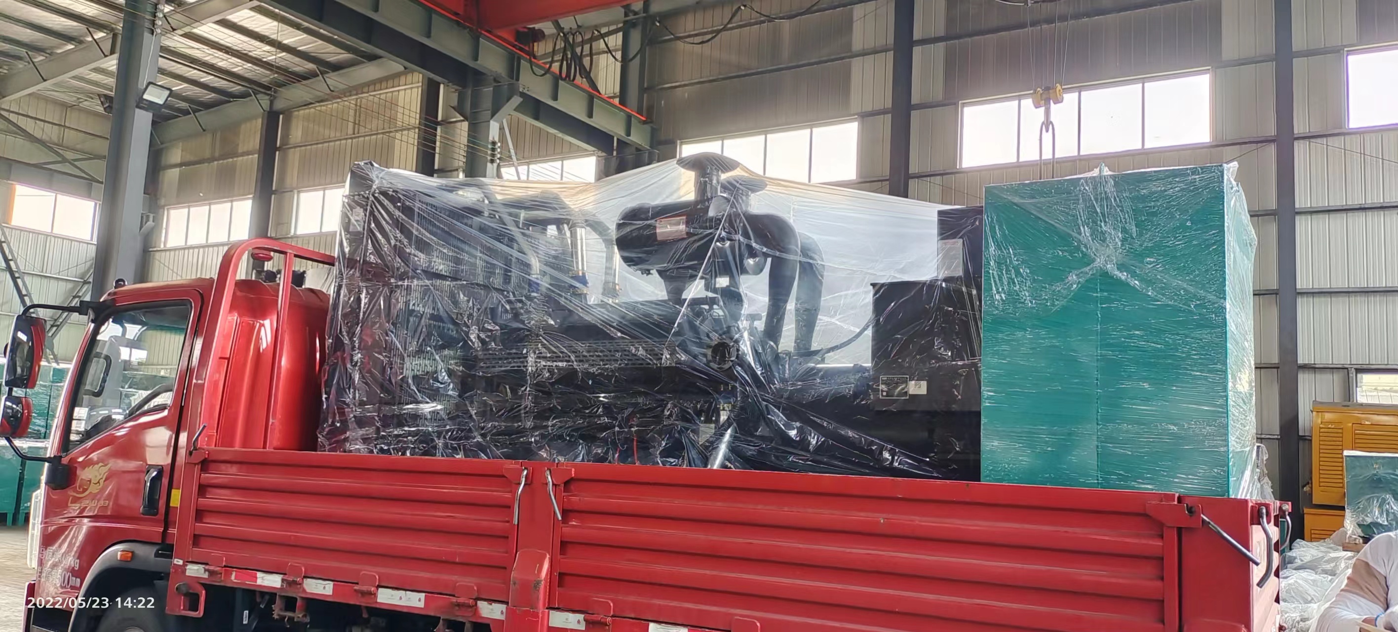 700KW上海卡得城仕柴油发电机组调试合格发往浙江